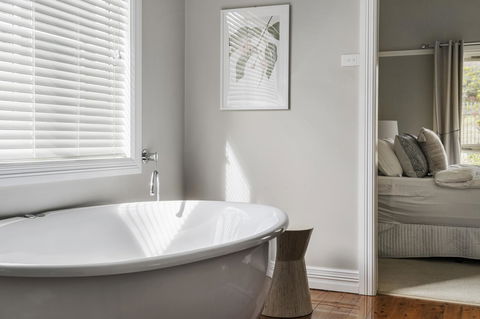 The Spa Cottage With HotTub, Netflix & Stan - New Castle Holiday 3