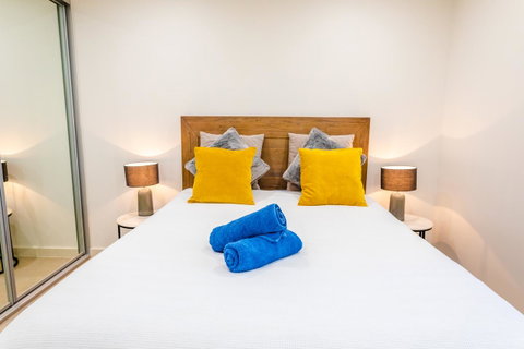 Near Train Station, New 2 BR Apt/free Parking - New Castle Holiday 20