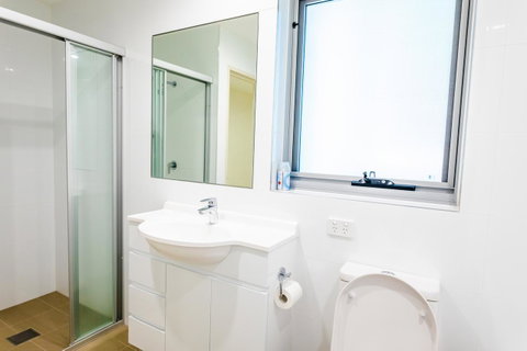 Near Train Station, New 2 BR Apt/free Parking - New Castle Holiday 30