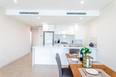 Near Train Station, New 2 BR Apt/free Parking - New Castle Holiday 2