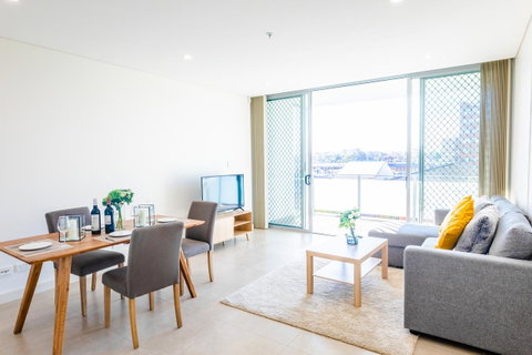 Near Train Station, New 2 BR Apt/free Parking - New Castle Holiday 15