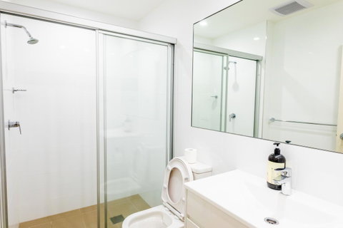 Near Train Station, New 2 BR Apt/free Parking - New Castle Holiday 33