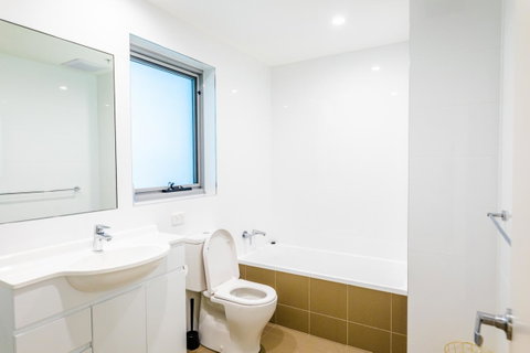 Near Train Station, New 2 BR Apt/free Parking - New Castle Holiday 31