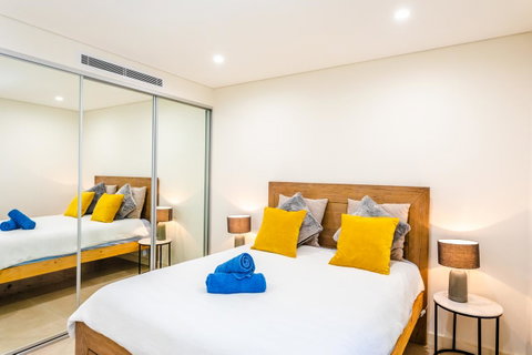 Near Train Station, New 2 BR Apt/free Parking - New Castle Holiday 25