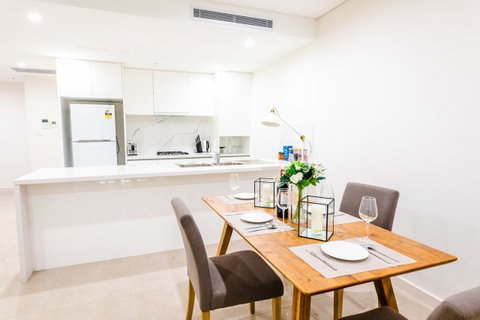 Near Train Station, New 2 BR Apt/free Parking - New Castle Holiday 5