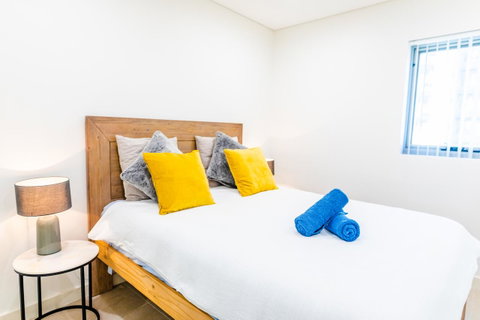 Near Train Station, New 2 BR Apt/free Parking - New Castle Holiday 22