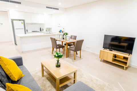Near Train Station, New 2 BR Apt/free Parking - New Castle Holiday 3