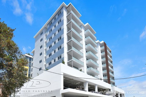 Near Train Station, New 2 BR Apt/free Parking - New Castle Holiday 35
