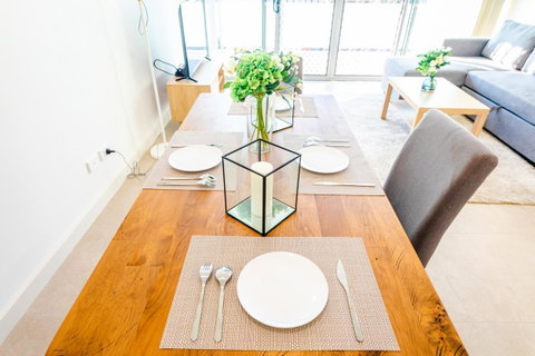 Near Train Station, New 2 BR Apt/free Parking - New Castle Holiday 7