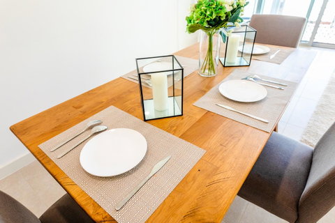 Near Train Station, New 2 BR Apt/free Parking - New Castle Holiday 8