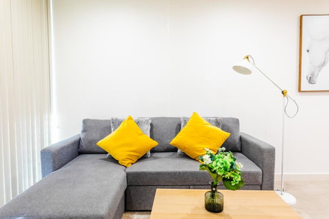 Near Train Station, New 2 BR Apt/free Parking - New Castle Holiday 17