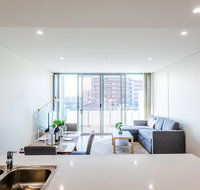 Near train station new 2 BR apt/free parking - New Castle Holiday