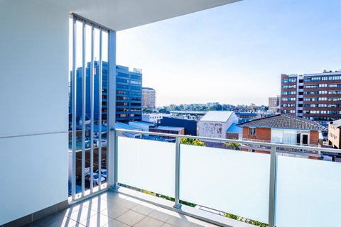 Near Train Station, New 2 BR Apt/free Parking - New Castle Holiday 36