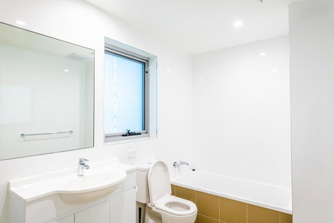 Near Train Station, New 2 BR Apt/free Parking - New Castle Holiday 32