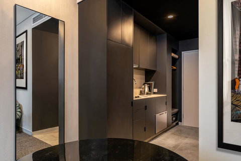 Veriu Green Square - New Castle Holiday 24