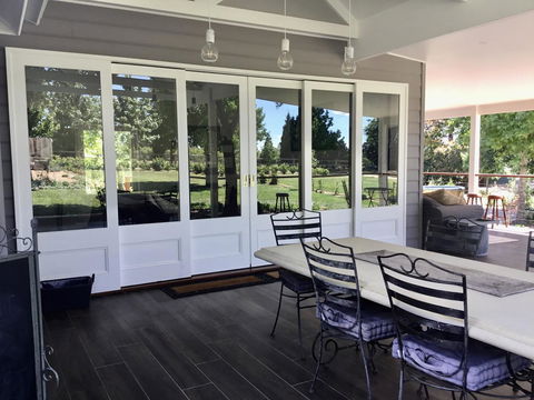 Chanticleer Gardens Barn Cottage With A Pool - New Castle Holiday 3