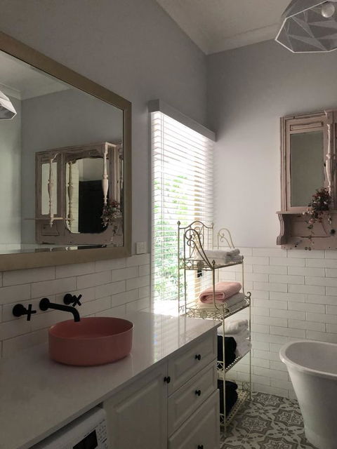 Chanticleer Gardens Barn Cottage With A Pool - New Castle Holiday 33