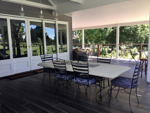 Chanticleer Gardens Barn Cottage With A Pool - New Castle Holiday 5