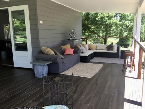 Chanticleer Gardens Barn Cottage With A Pool - New Castle Holiday 1