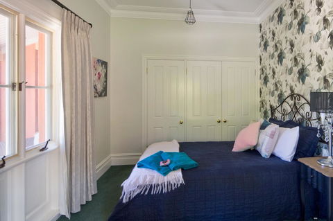 Chanticleer Gardens Barn Cottage With A Pool - New Castle Holiday 40