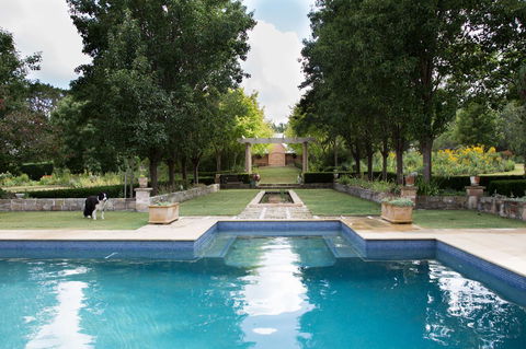 Chanticleer Gardens Barn Cottage With A Pool - New Castle Holiday 15