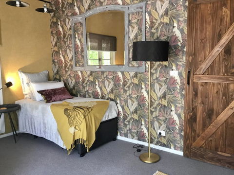 Chanticleer Gardens Barn Cottage With A Pool - New Castle Holiday 2