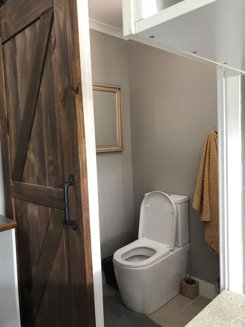 Chanticleer Gardens Barn Cottage With A Pool - New Castle Holiday 21