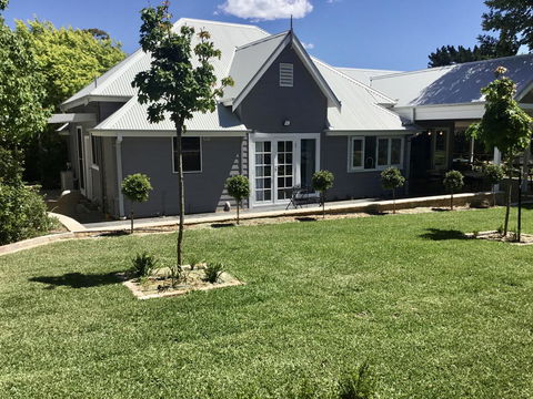 Chanticleer Gardens Barn Cottage With A Pool - New Castle Holiday 9