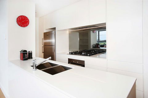 Gadigal Groove - Modern And Bright 3BR Executive Apartment In Zetland With Views - New Castle Holiday 3