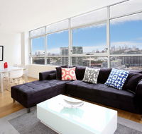Gadigal Groove - Modern and Bright 3BR Executive Apartment in Zetland with Views - New Castle Holiday