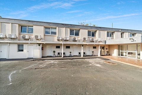 Carlton Suites - New Castle Holiday 25