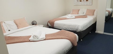 Carlton Suites - New Castle Holiday 12