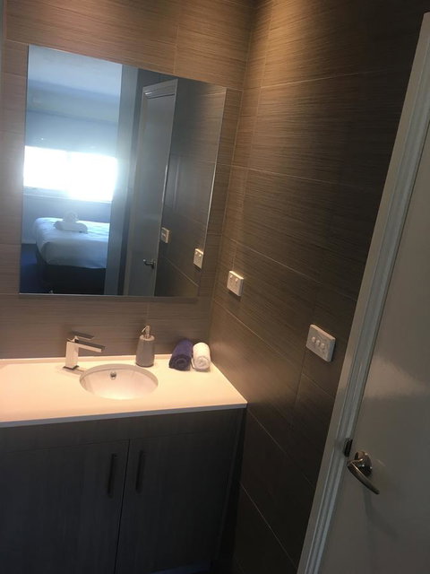 Carlton Suites - New Castle Holiday 31