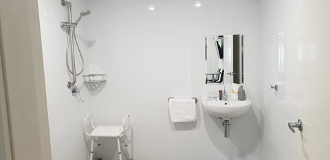 Carlton Suites - New Castle Holiday 21