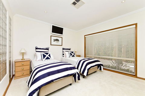 One Mile Mansion - Private Coastal Retreat FREE FAMILY ADVENTURE PASS - New Castle Holiday 17
