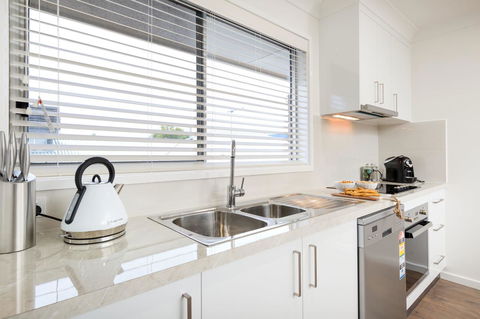 Sleeping In Style - Central & Sophisticated - New Castle Holiday 4