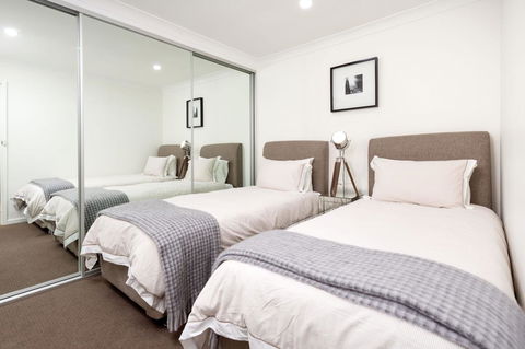 Sleeping In Style - Central & Sophisticated - New Castle Holiday 7
