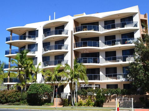 Millennium 102 With Pool In Complex - New Castle Holiday 6