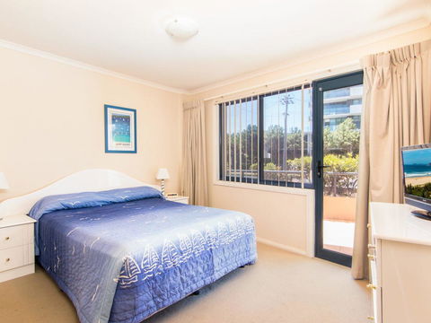 Millennium 102 With Pool In Complex - New Castle Holiday 3