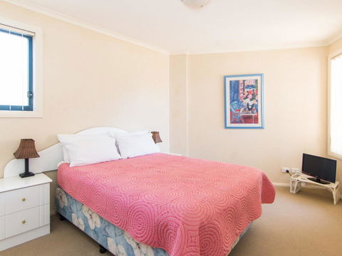 Millennium 102 With Pool In Complex - New Castle Holiday 1
