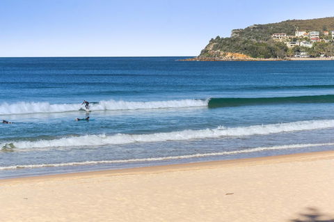Relaxed Beachside Living - New Castle Holiday 19