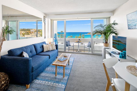 Relaxed Beachside Living - New Castle Holiday 8