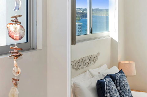 Relaxed Beachside Living - New Castle Holiday 12