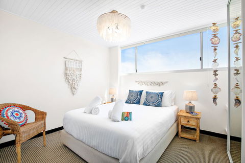 Relaxed Beachside Living - New Castle Holiday 11