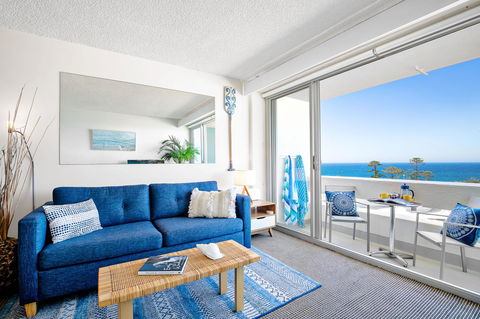 Relaxed Beachside Living - New Castle Holiday 4
