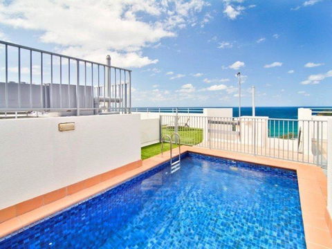 Relaxed Beachside Living - New Castle Holiday 16