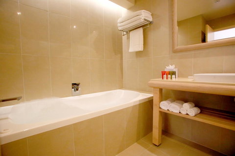 Crowne Plaza Alice Springs Lasseters, An IHG Hotel - New Castle Holiday 30