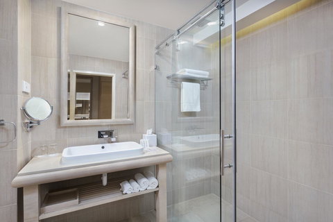 Crowne Plaza Alice Springs Lasseters, An IHG Hotel - New Castle Holiday 3