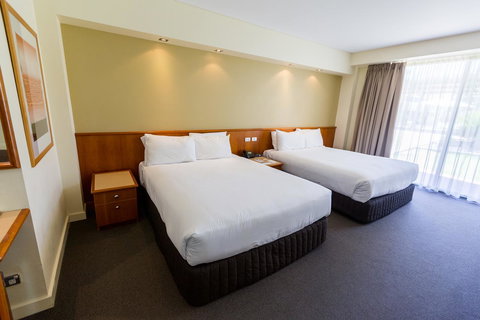 Crowne Plaza Alice Springs Lasseters, An IHG Hotel - New Castle Holiday 9