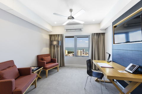 Oaks Darwin Elan Hotel - New Castle Holiday 13